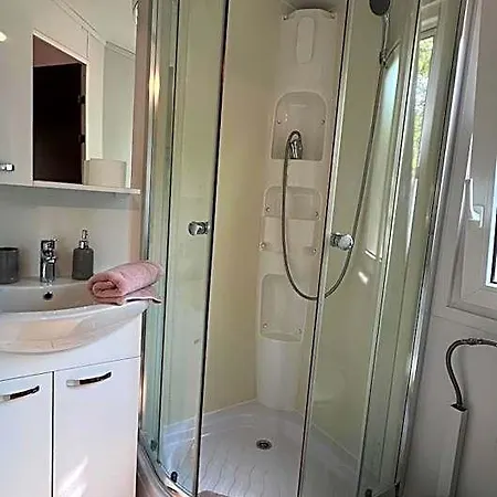 Zelena Laguna Mobile Homes 호텔
