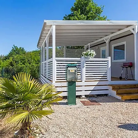 Zelena Laguna Mobile Homes فندق فيرسار