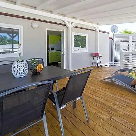 호텔 Zelena Laguna Mobile Homes 4*