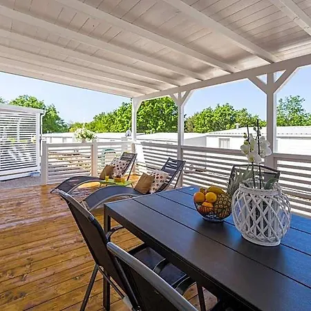 Zelena Laguna Mobile Homes 호텔 브르사르