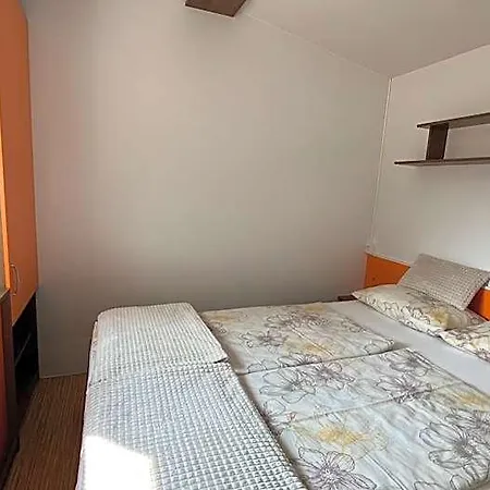 Zelena Laguna Mobile Homes فندق فيرسار
