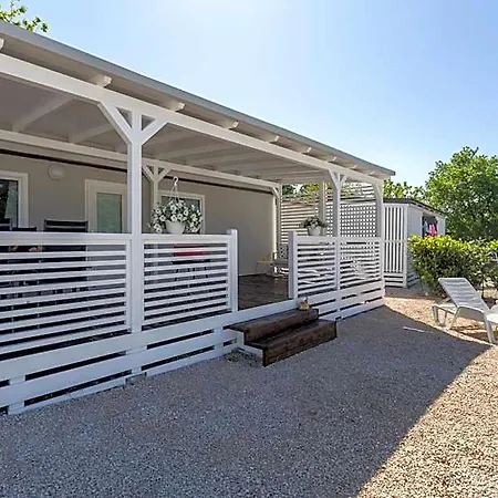 호텔 Zelena Laguna Mobile Homes 4*