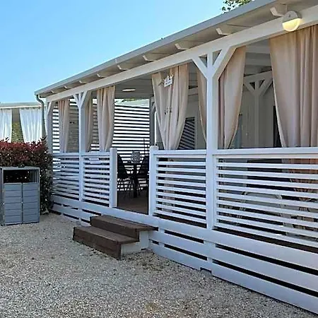 فندق Zelena Laguna Mobile Homes 4*