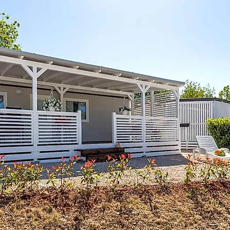 Zelena Laguna Mobile Homes فندق فيرسار