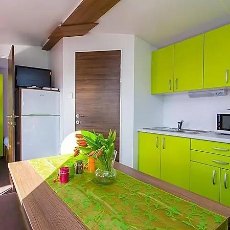 Zelena Laguna Mobile Homes فندق فيرسار