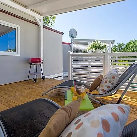 Zelena Laguna Mobile Homes فندق فيرسار