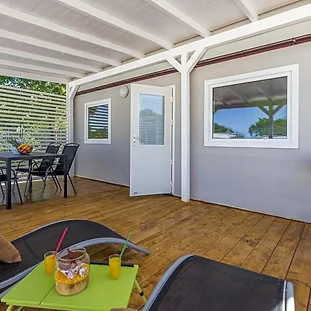 Zelena Laguna Mobile Homes 호텔